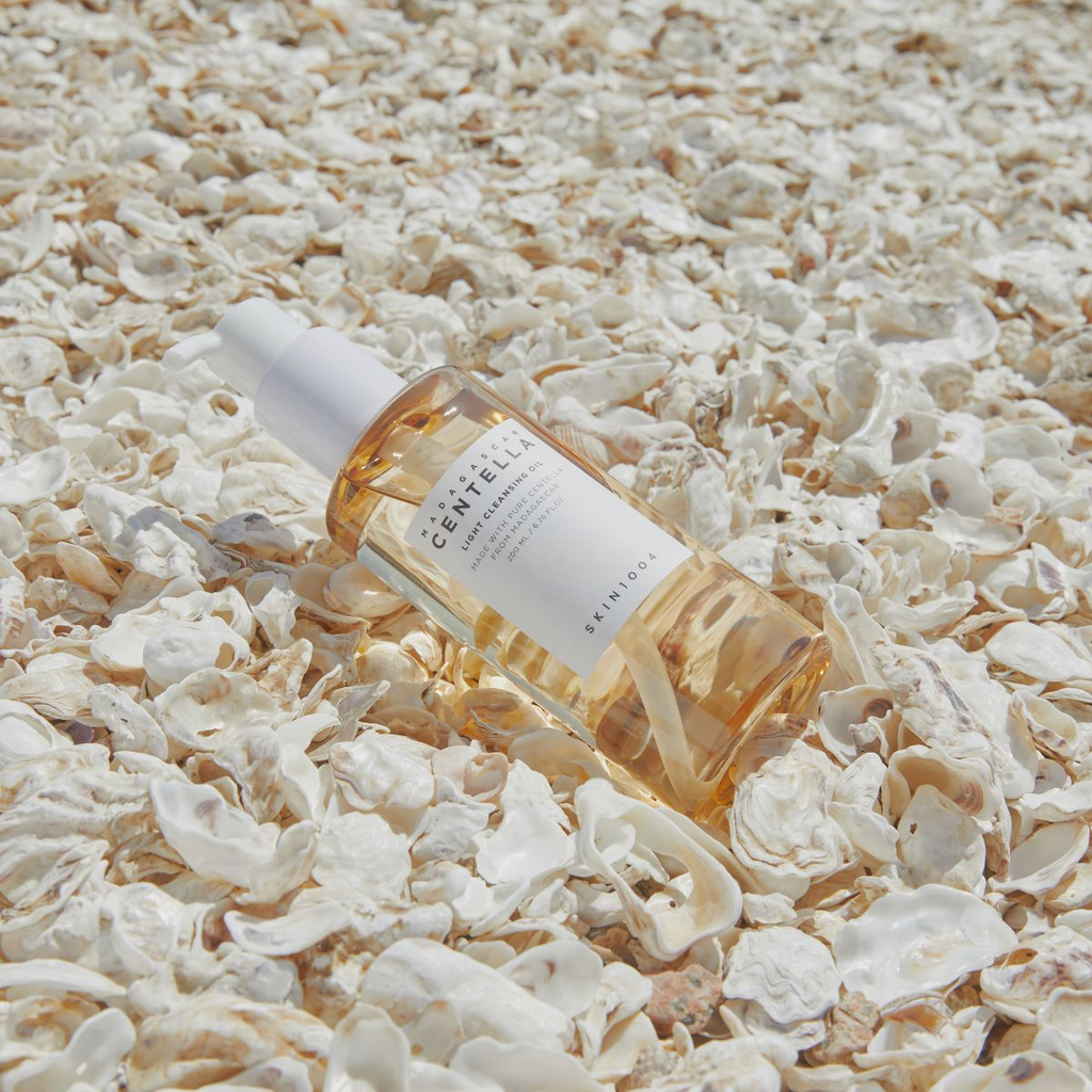 MADAGASCAR CENTELLA LIGHT CLEANSING OIL 200ML