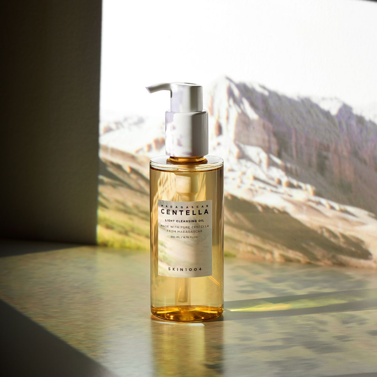 MADAGASCAR CENTELLA LIGHT CLEANSING OIL 200ML